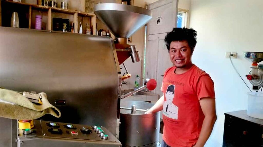 I Komang Sukarsana in his roastery studio. - Pourmorecoffee.com