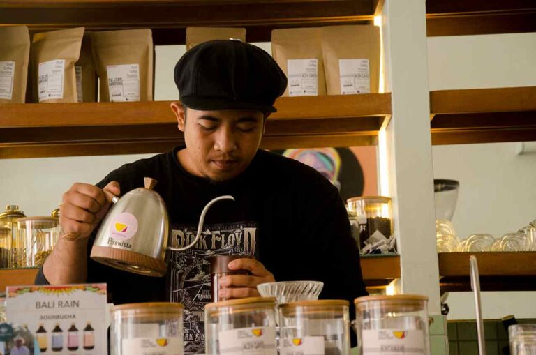 Dewas barista with inspiratif story. Photo: Pourmorecoffee.