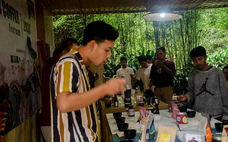 Munduk Coffee Forum - Bali Coffee Cupping Session - Photo: pourmorecoffe.com
