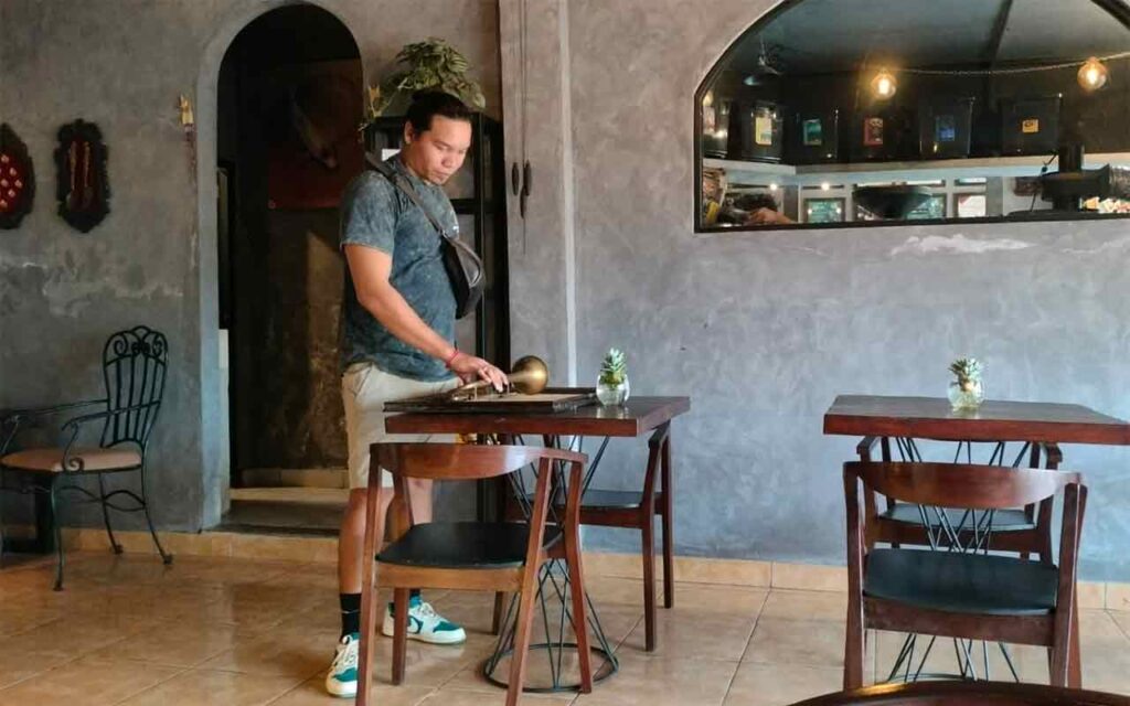 Jaya Coffee and the antique horn. Photo: pourmorecoffee.com
