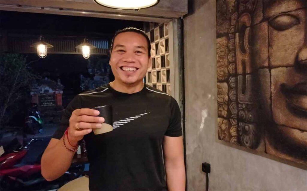 Jaya Coffee Roasters is tasting coffee. Photo: pourmorecoffee.com