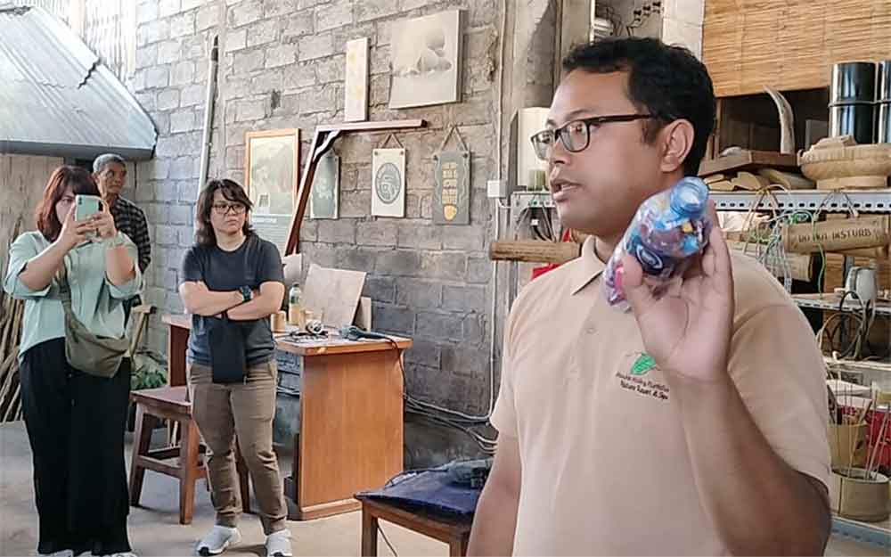 Munduk Coffee Forum - Plastic Brick. Photo: pourmorecoffee.com