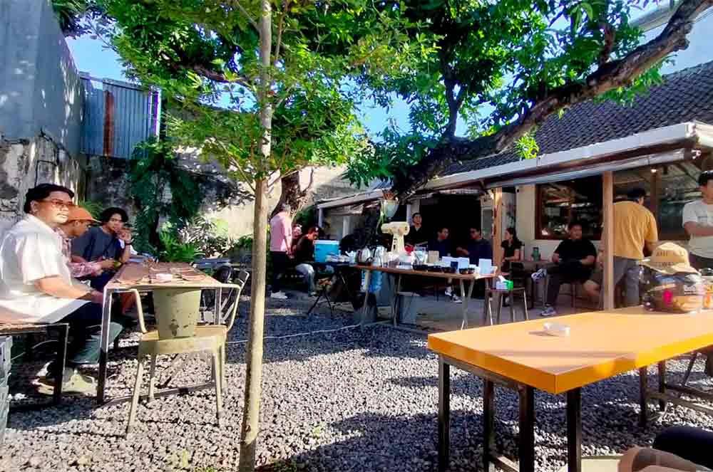 Many Bali Coffee Industry Players gather in Denpasar Coffee Cupping event. Photo: pourmorecoffee.com